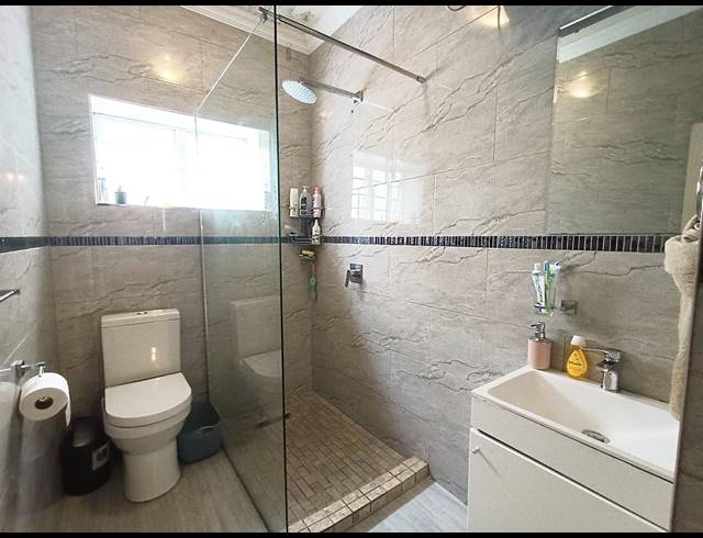 1.5 BEDROOM APARTMENT RENTED IN ESSENWOOD